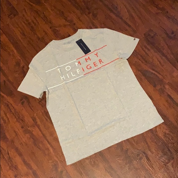 🎉 HOST PICK 🎉 Tommy Hilfiger Logo tee Shirt - Picture 9 of 11